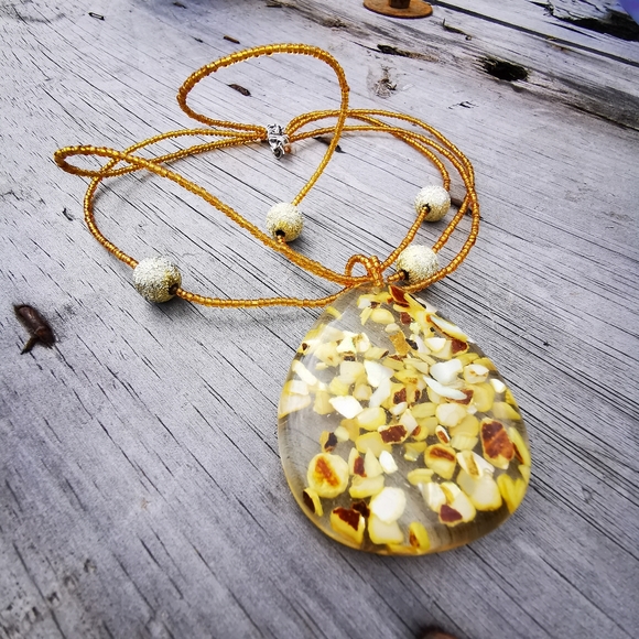 Vintage Abalone in Lucite Necklace Pendant - Picture 15 of 16